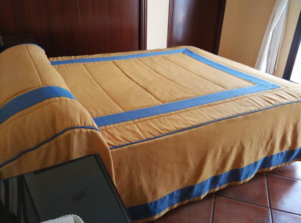 Hotel Calderon 塞内斯·德拉维加 外观 照片
