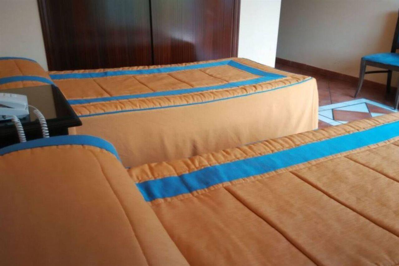 Hotel Calderon 塞内斯·德拉维加 外观 照片