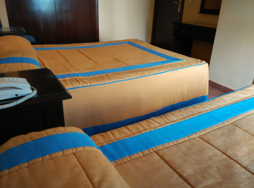 Hotel Calderon 塞内斯·德拉维加 外观 照片